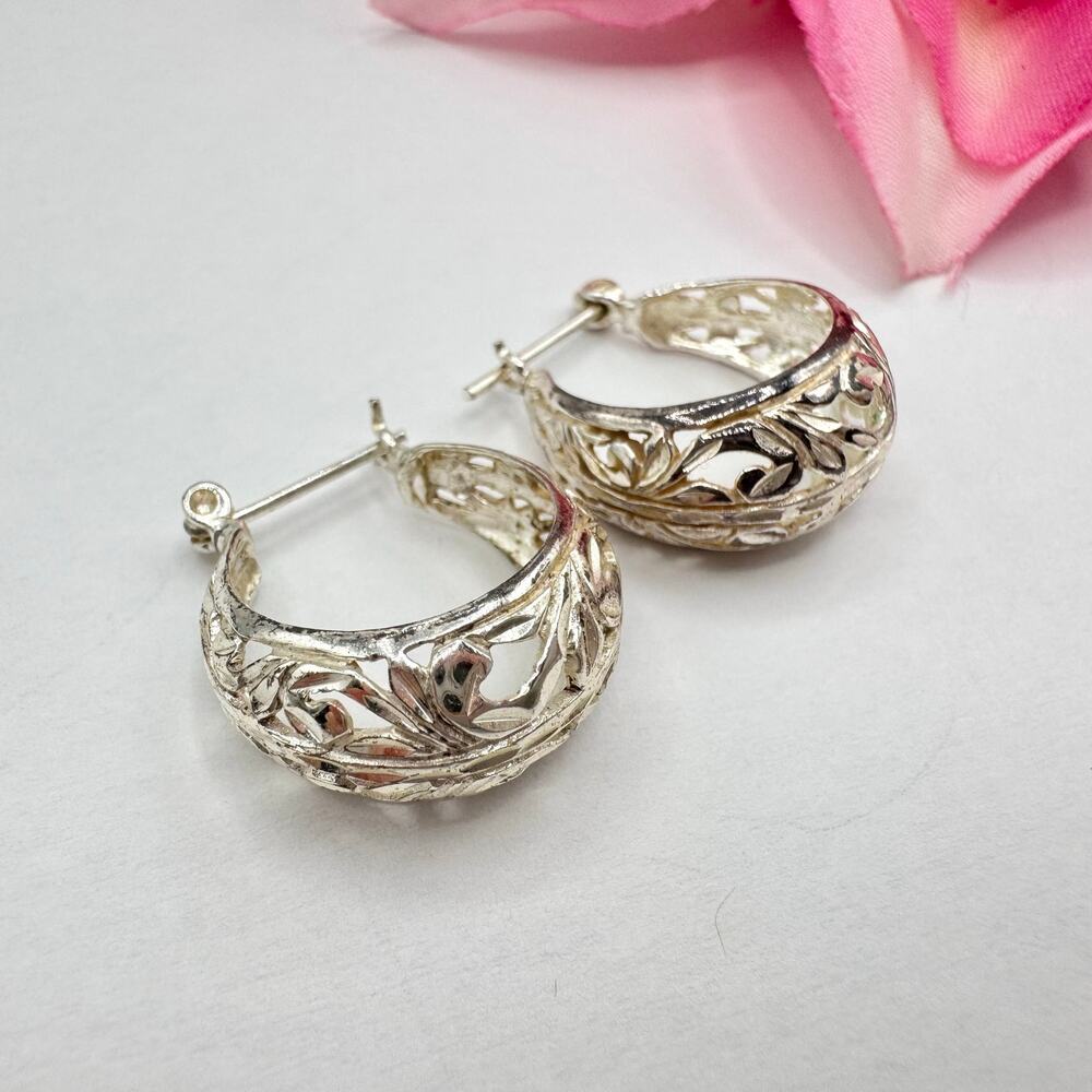 Vintage 925 Sterling Silver Filigree Huggie Hoop Earrings Diamond Cut Romantic